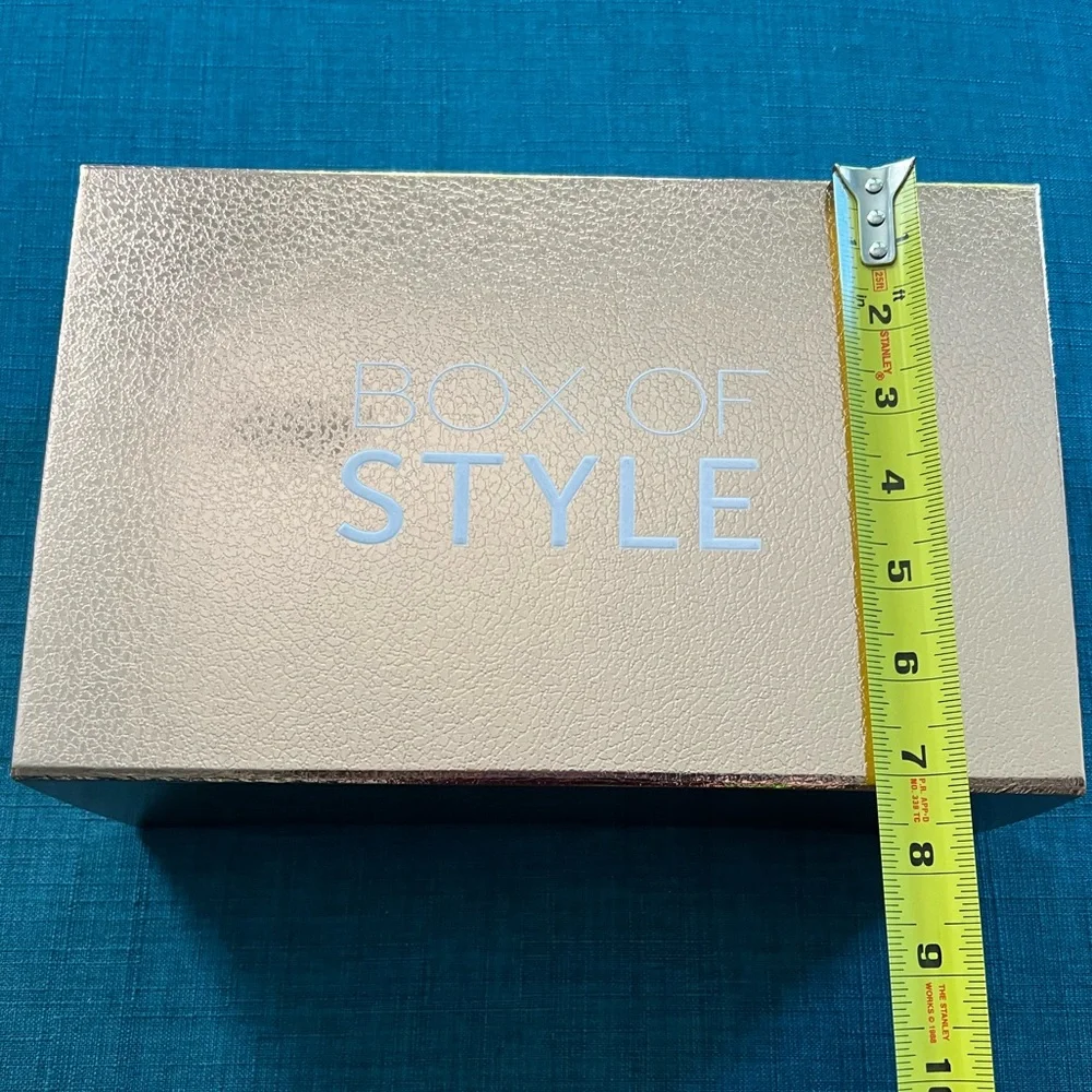 Gold mirrored Box of Style box with magnetic closure